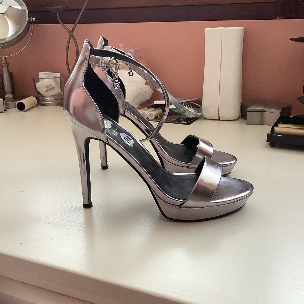 Guess cute Silver heels 8.5
